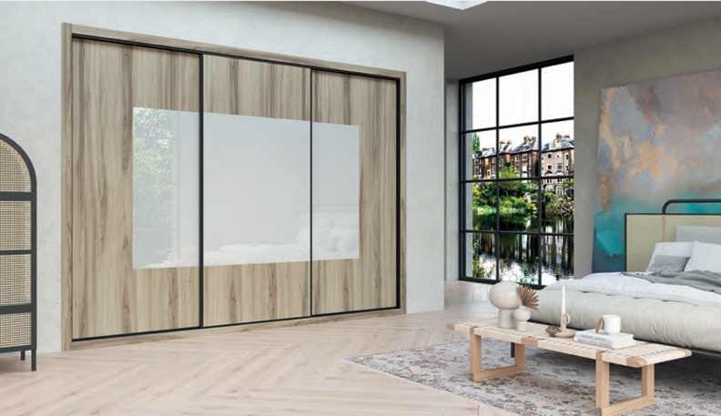 Velari Compact Black Edition: armario corredero en nogal silver con perfiles negros y cristal — VELARI Madrid