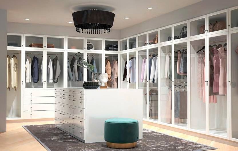 Velari Atelier Pure: vestidor lacado blanco con vitrinas e isla central