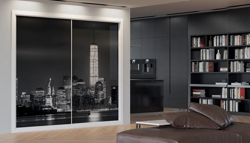 Velari Compact Gallery: corredera con panel fotográfico de skyline nocturno